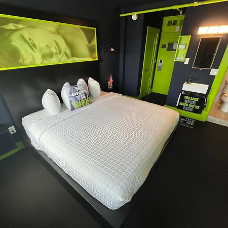Mari Jean Hotel - All Adults Welcome Sint-Petersburg Buitenkant foto