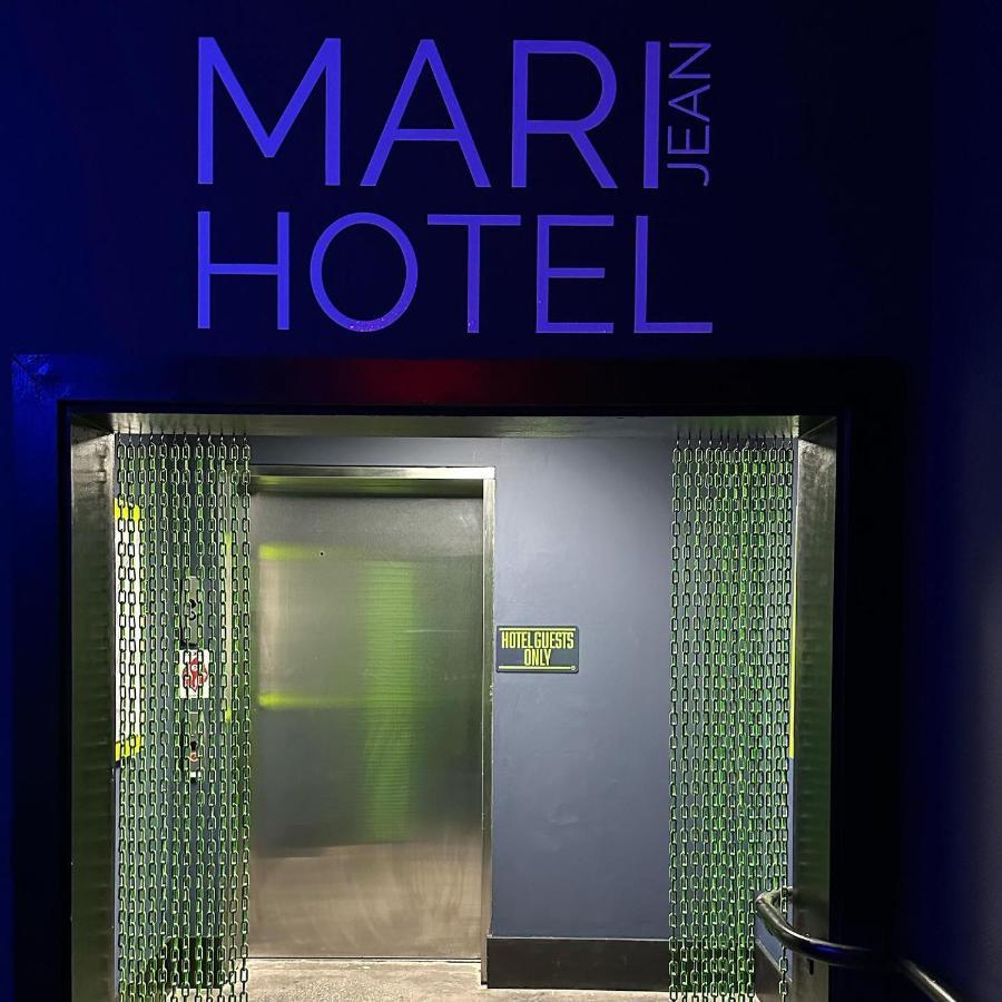 Mari Jean Hotel - All Adults Welcome Sint-Petersburg Buitenkant foto